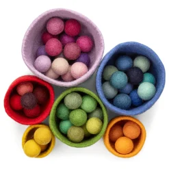 Boxen und Bälle Filz