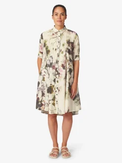 Damenkleid geknöpft