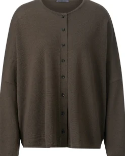 Damenstrickjacke geknöpft