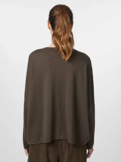 Damenstrickjacke geknöpft