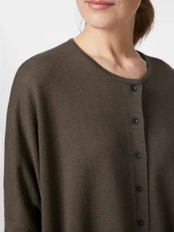 Damenstrickjacke geknöpft