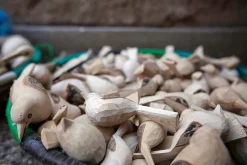 Dekovogel Holz handgeschnitzt