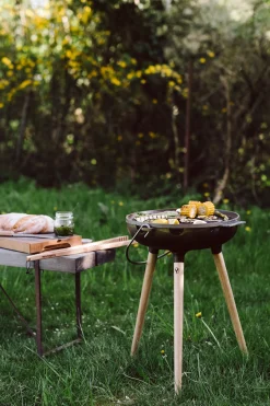 Dreibeingrill Gusseisen