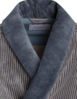 Haus- und Bademantel fein gestreift