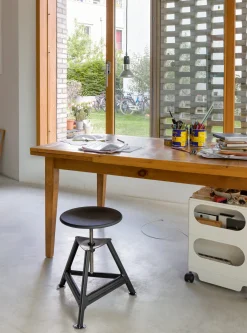 Hocker Chemnitz, höhenverstellbar, monochrom