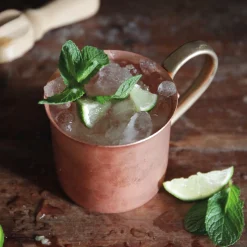 Kupferbecher mit Messinggriff