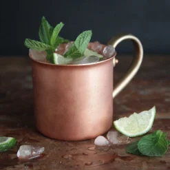 Kupferbecher mit Messinggriff