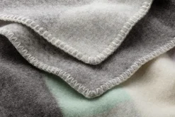 Lammwolldecke Bauhausstil