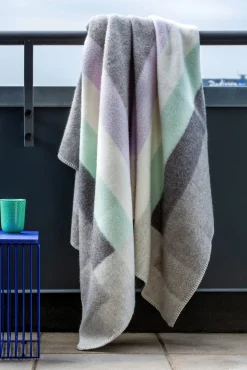 Lammwolldecke Bauhausstil