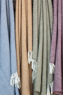 Lammwolldecke Zickzack-Streifen Kattefot