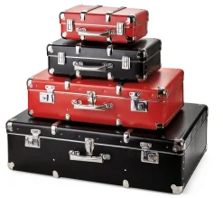 Schwarzer Pappkoffer mit Holzleisten